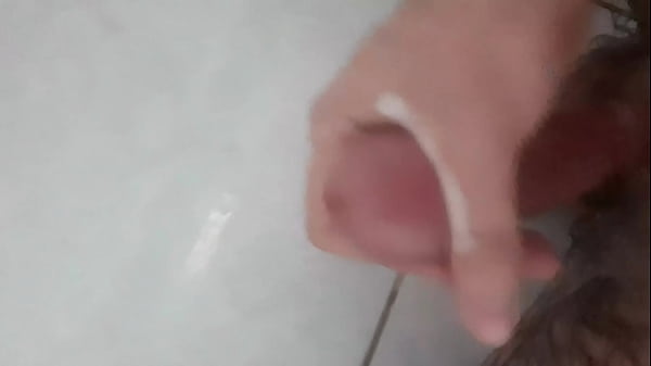 Jeune homme turc se masturbe