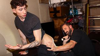 Loss Prevention Officer Messes Around With The Wrong Shoplifter – YoungPerps